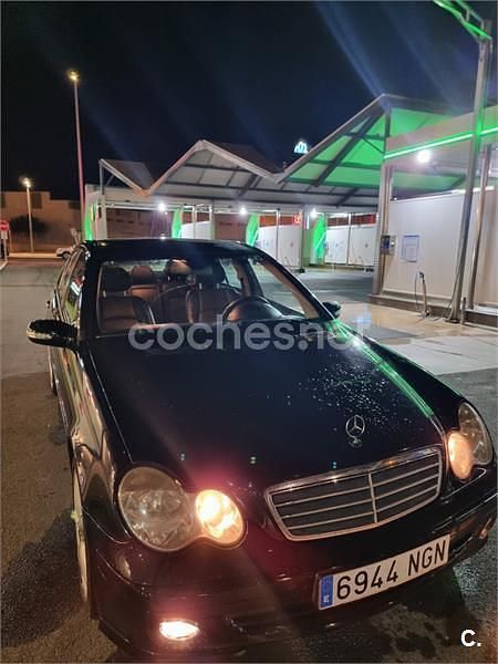 Usado Mercedes E200 75 CV (55 kW) 1993 Negro Familiar