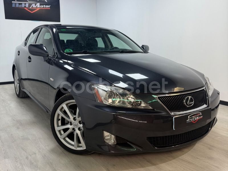 Gris / plata Usado 2007 Lexus IS250 Luxury Line Berlina | 9990 € - Imagen 1/4