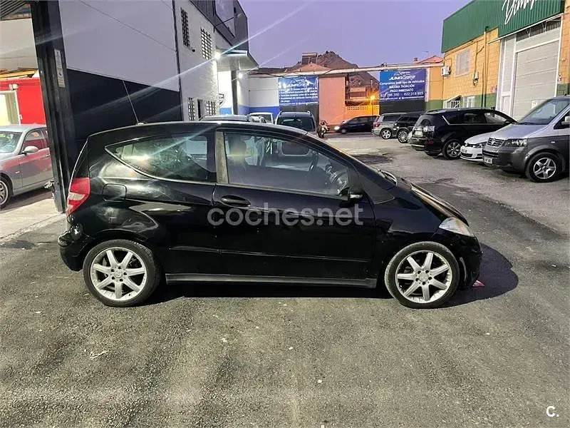 Usado Mercedes A180 109 CV (80 kW) 2008 Negro Berlina