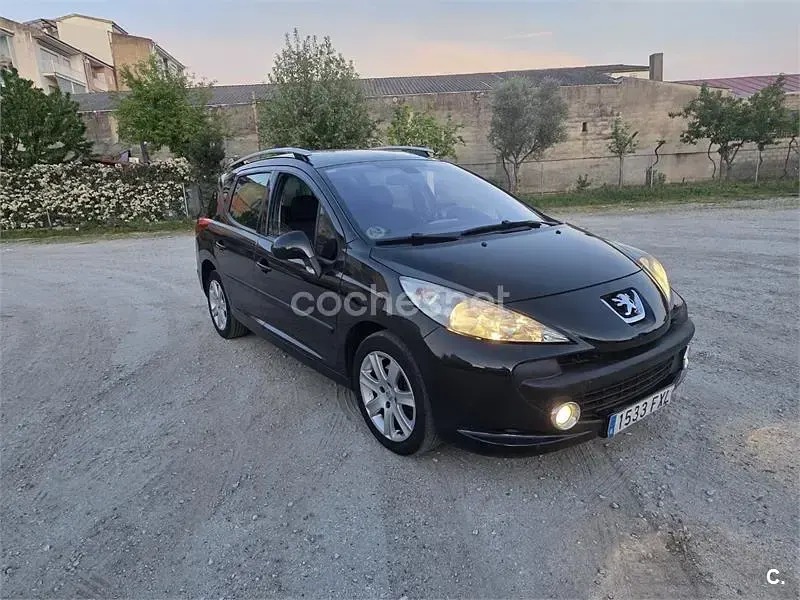 Usado Peugeot 207 90 CV (66 kW) 2007 Negro Familiar