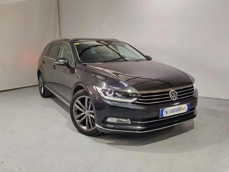 Usado VW Passat Sport 150 CV (110 kW) 2018 Gris Familiar