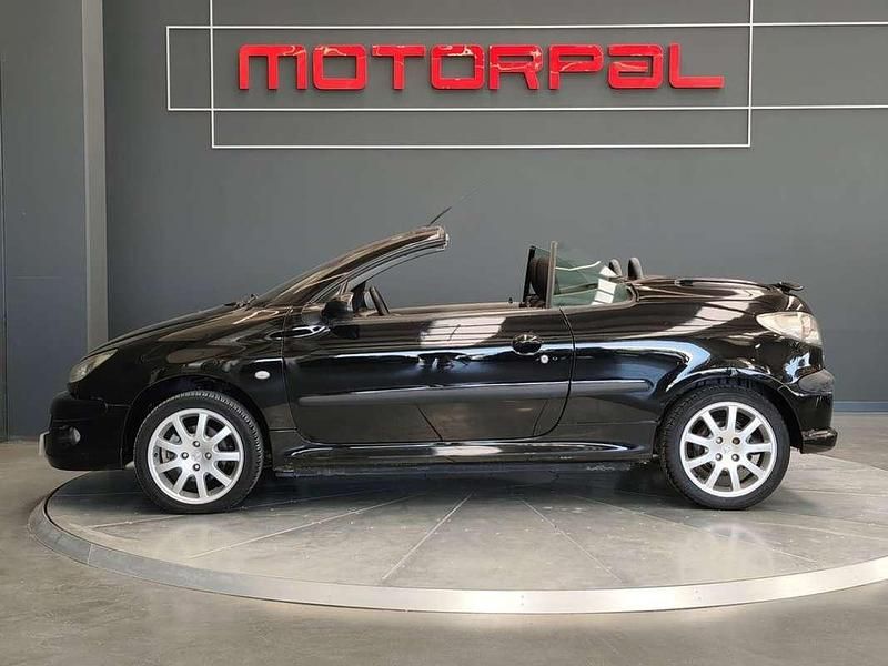 Usado Peugeot 206 138 CV (101 kW) 2002 Negro Descapotable