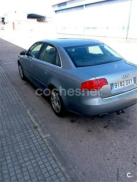Usado Audi A4 140 CV (102 kW) 2006 Gris / plata Berlina
