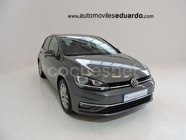 Usado VW Golf VII Advance 150 CV (110 kW) 2020 Gris / plata Berlina
