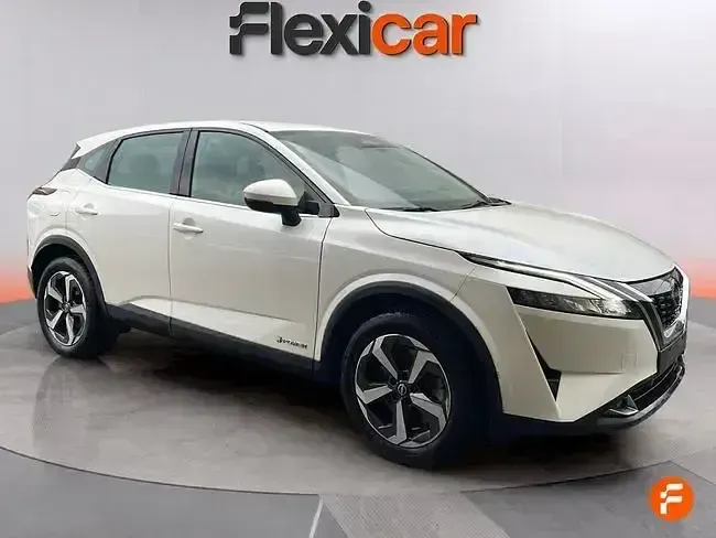 Używany Nissan Qashqai Acenta 190 KM (139 kW) 2024 Biały SUV