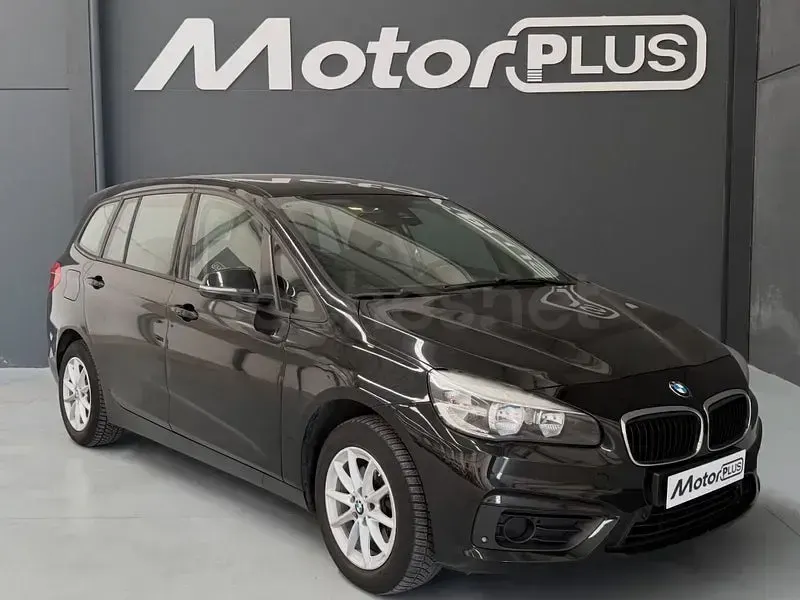Usado BMW 218 Comfort Edition 136 CV (100 kW) 2017 Negro Familiar