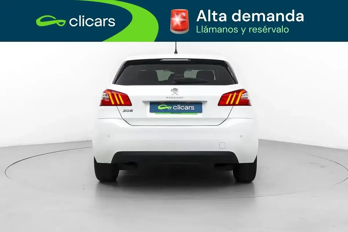 Usado Peugeot 308 Style 120 CV (88 kW) 2015 Blanco Berlina