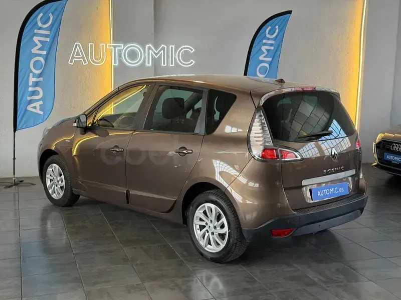 Usado Renault Scénic LIMITED 115 CV (84 kW) 2016 Marrón Monovolumen