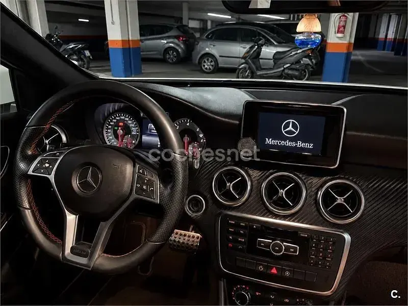 Usado Mercedes A180 AMG line 109 CV (80 kW) 2015 Blanco Utilitario