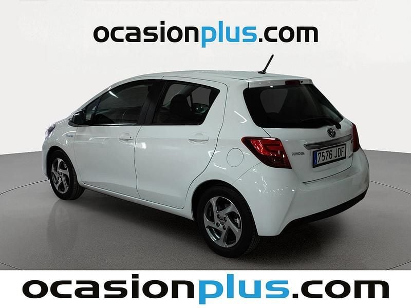 Usado Toyota Yaris Hybrid Active 100 CV (73 kW) 2015 Blanco Utilitario