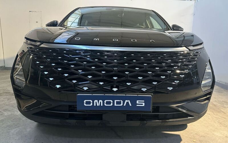 Negro Usado 2023 Omoda 5 SUV | 23.900 € (Precio justo) - Imagen 1/4