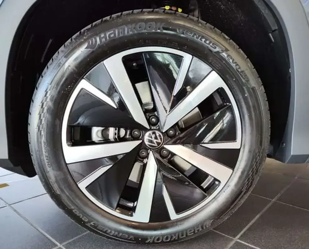 Usado VW Tayron 150 CV (110 kW) 2025 Gris SUV
