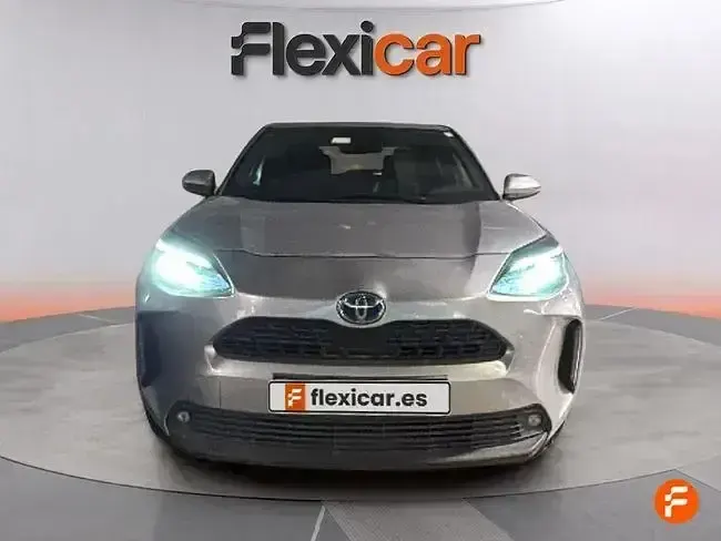 Usado Toyota Yaris Hybrid Active 116 CV (85 kW) 2024 Gris