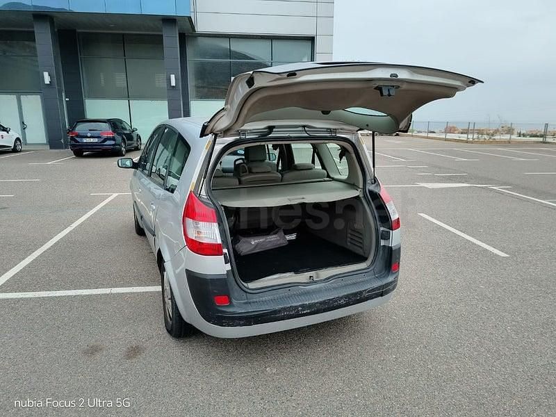 Usado Renault Grand Scénic II Dynamique 110 CV (80 kW) 2006 Beige Monovolumen