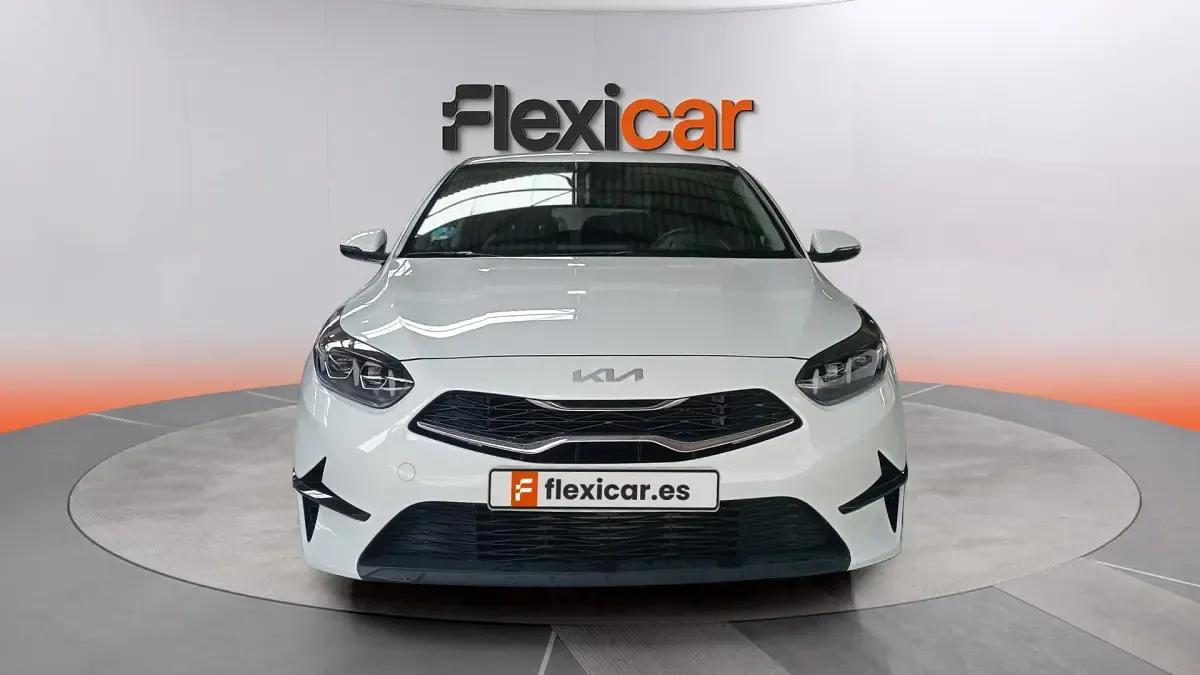 Usado Kia Ceed 136 CV (100 kW) 2023 Blanco Utilitario