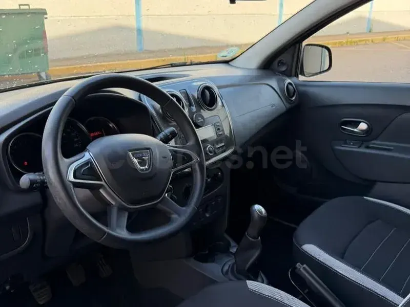 Usado Dacia Sandero Essentiel 75 CV (55 kW) 2019 Negro Berlina