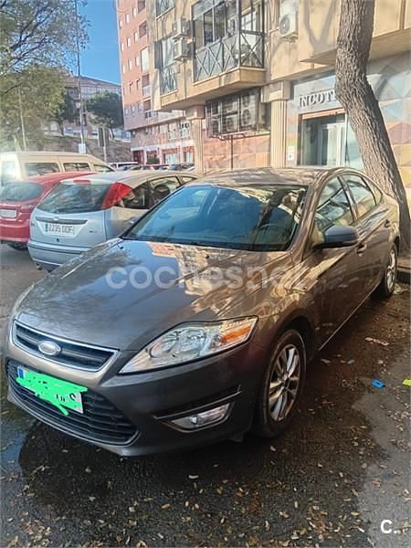 Usado Ford Mondeo Limited 140 CV (102 kW) 2011 Gris / plata Berlina