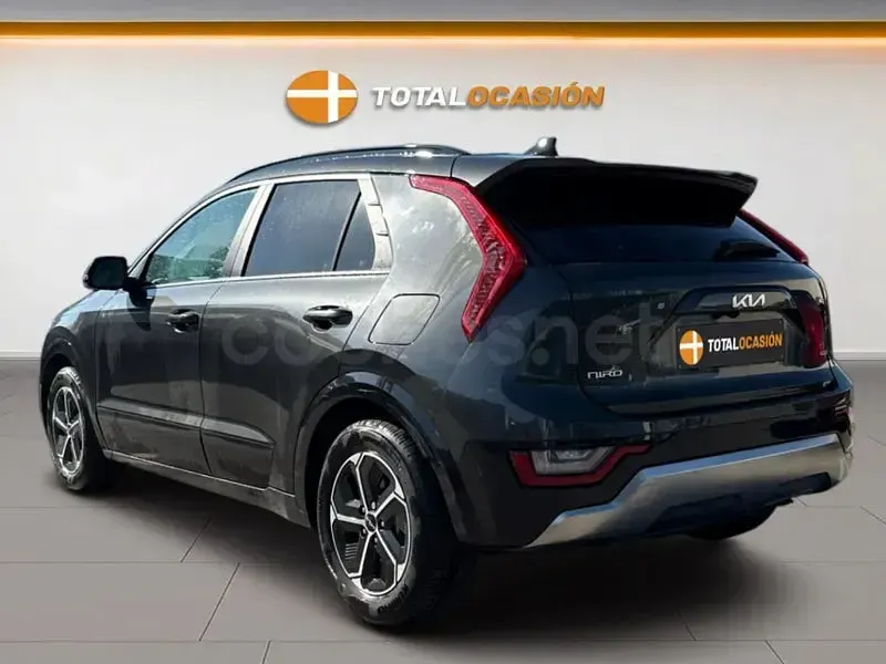 Usado Kia Niro 141 CV (103 kW) 2022 Gris / plata SUV