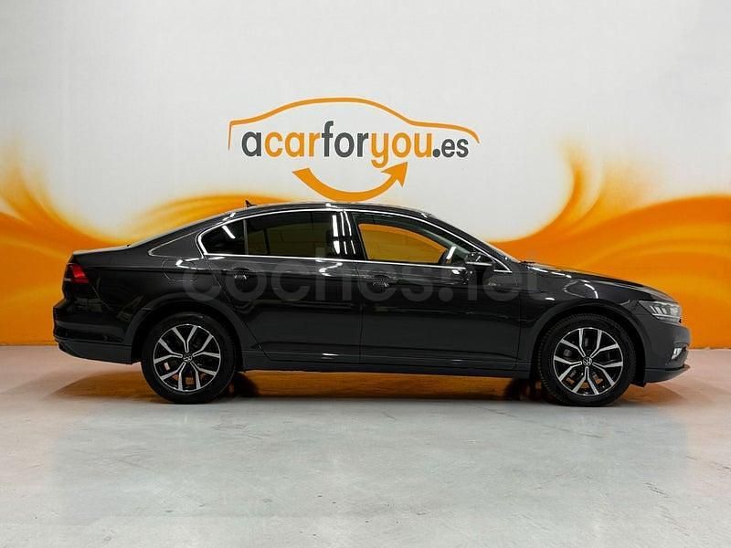 Usado VW Passat Executive 150 CV (110 kW) 2020 Gris / plata Berlina