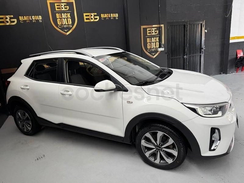 Usado Kia Stonic 100 CV (73 kW) 2022 Blanco SUV