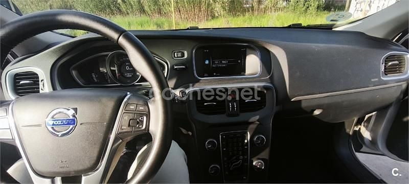 Usado Volvo V40 Momentum 150 CV (110 kW) 2016 Gris / plata Berlina