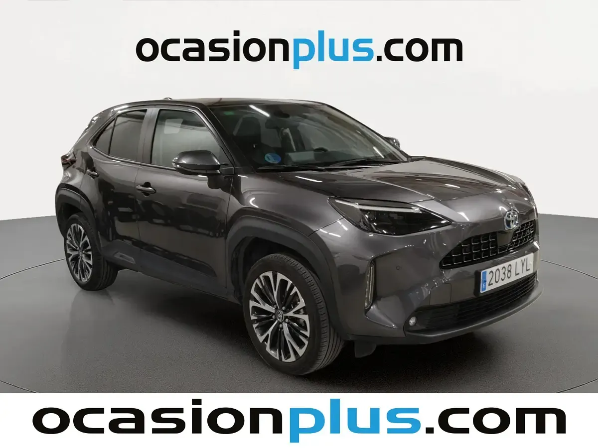 Usado Toyota Yaris Hybrid Plus 116 CV (85 kW) 2022 Gris SUV