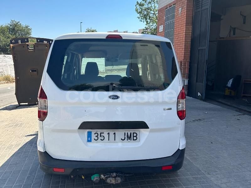 Usado Ford Tourneo Courier Ambiente 100 CV (73 kW) 2016 Blanco Monovolumen
