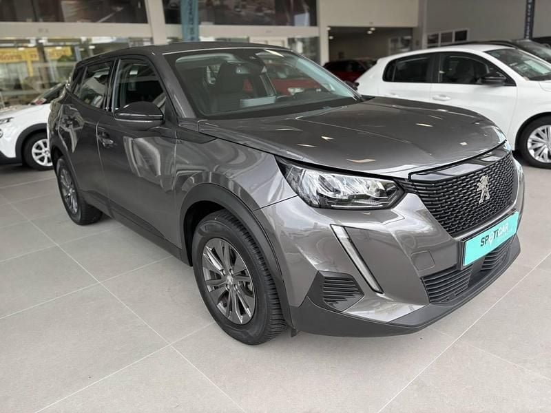 Usado Peugeot 2008 Active 110 CV (80 kW) 2022 Gris SUV