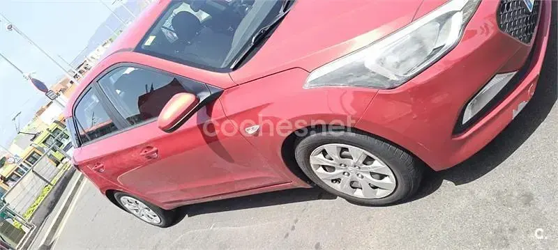 Usado Hyundai i20 84 CV (61 kW) 2016 Rojo Berlina