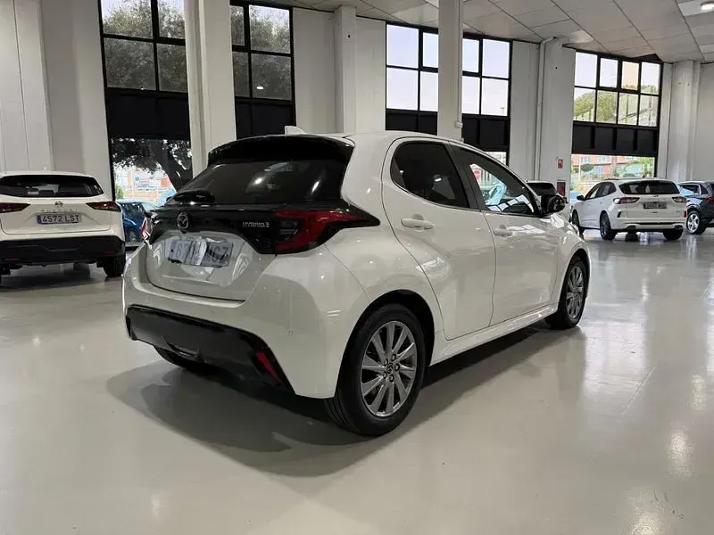 Usado Mazda 2 Exclusive-Line 116 CV (85 kW) 2023 Blanco Utilitario