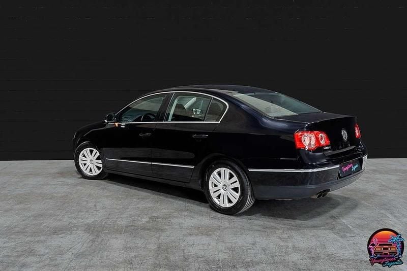 Usado VW Passat Highline 160 CV (117 kW) 2008 Negro Berlina
