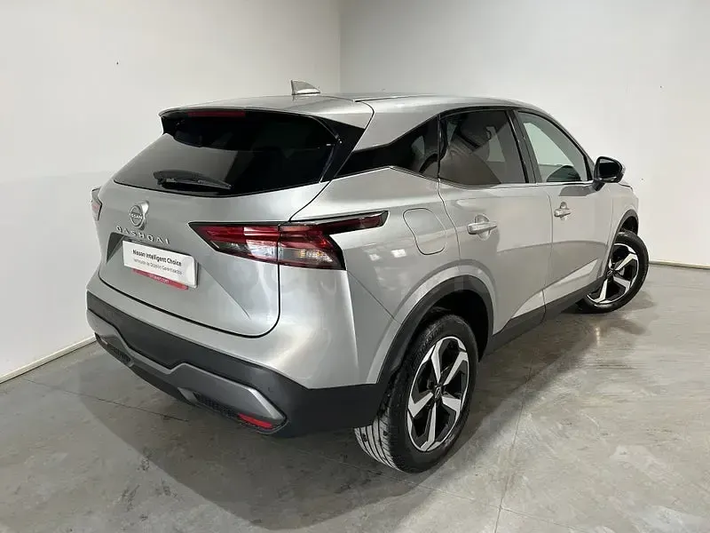 Usado Nissan Qashqai N-Connecta 140 CV (102 kW) 2024 Gris / plata SUV