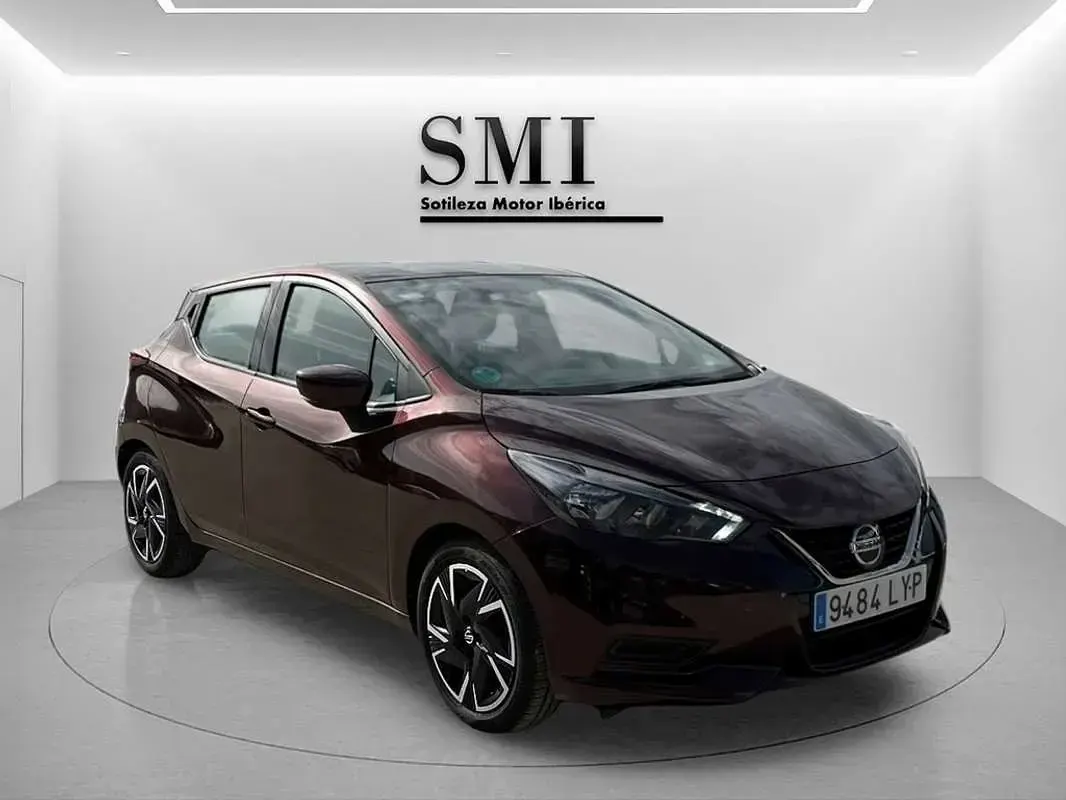 Usado Nissan Micra Acenta 92 CV (67 kW) 2022 Rojo Utilitario