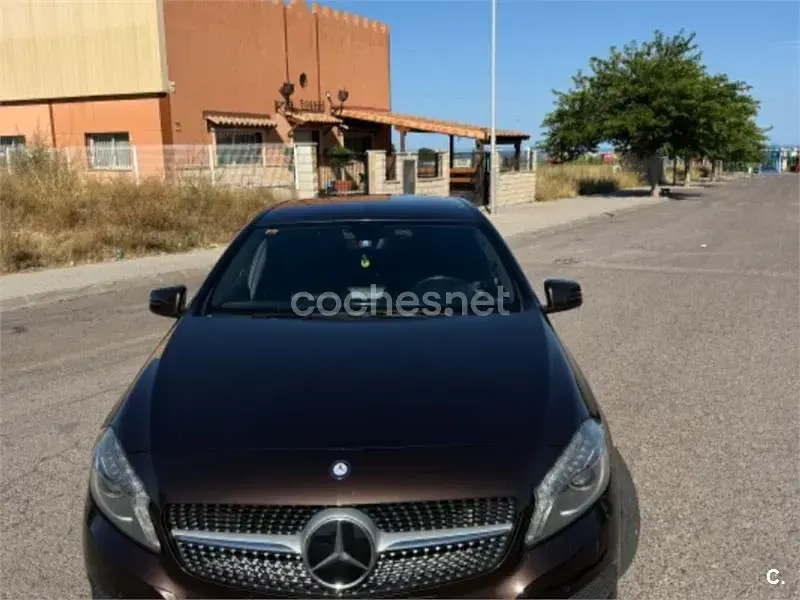Usado Mercedes A180 Style 109 CV (80 kW) 2015 Marrón Utilitario