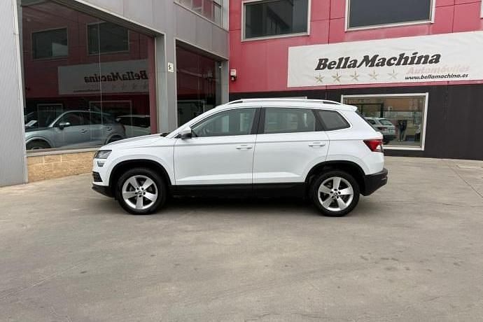 Usado Skoda Karoq Ambition 150 CV (110 kW) 2022 Blanco SUV