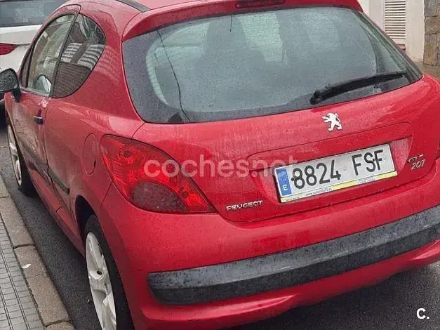 Usado Peugeot 207 70 CV (51 kW) 2007 Rojo Berlina