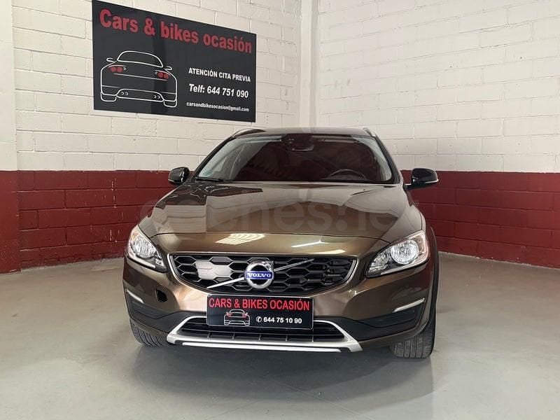 Usado Volvo V60 CC Momentum 150 CV (110 kW) 2018 Marrón Familiar