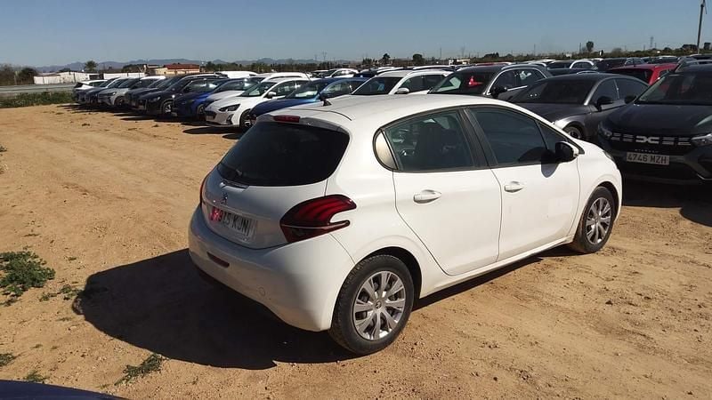 Usado Peugeot 208 Signature Sky 99 CV (72 kW) 2018 Blanco Utilitario