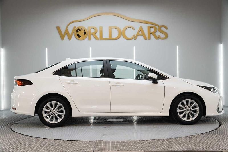 Usado Toyota Corolla Active 122 CV (89 kW) 2022 Blanco Berlina