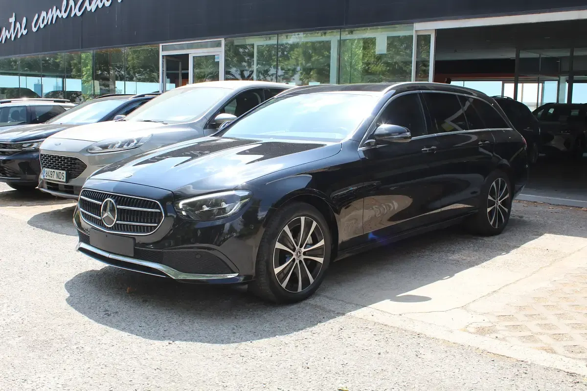 Usado Mercedes E300 Avantgarde 320 CV (235 kW) 2021 Negro Familiar