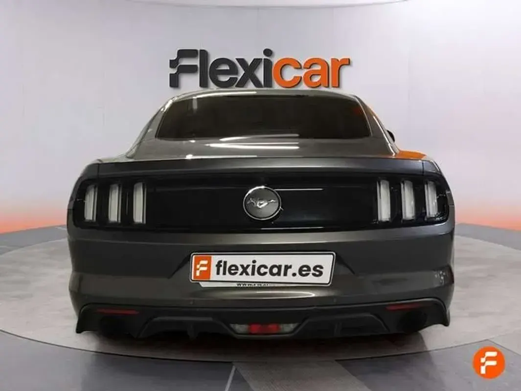 Usado Ford Mustang Fastback 314 CV (230 kW) 2016 Gris Coupe