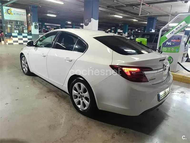 Usado Opel Insignia Excellence 140 CV (102 kW) 2014 Blanco Berlina