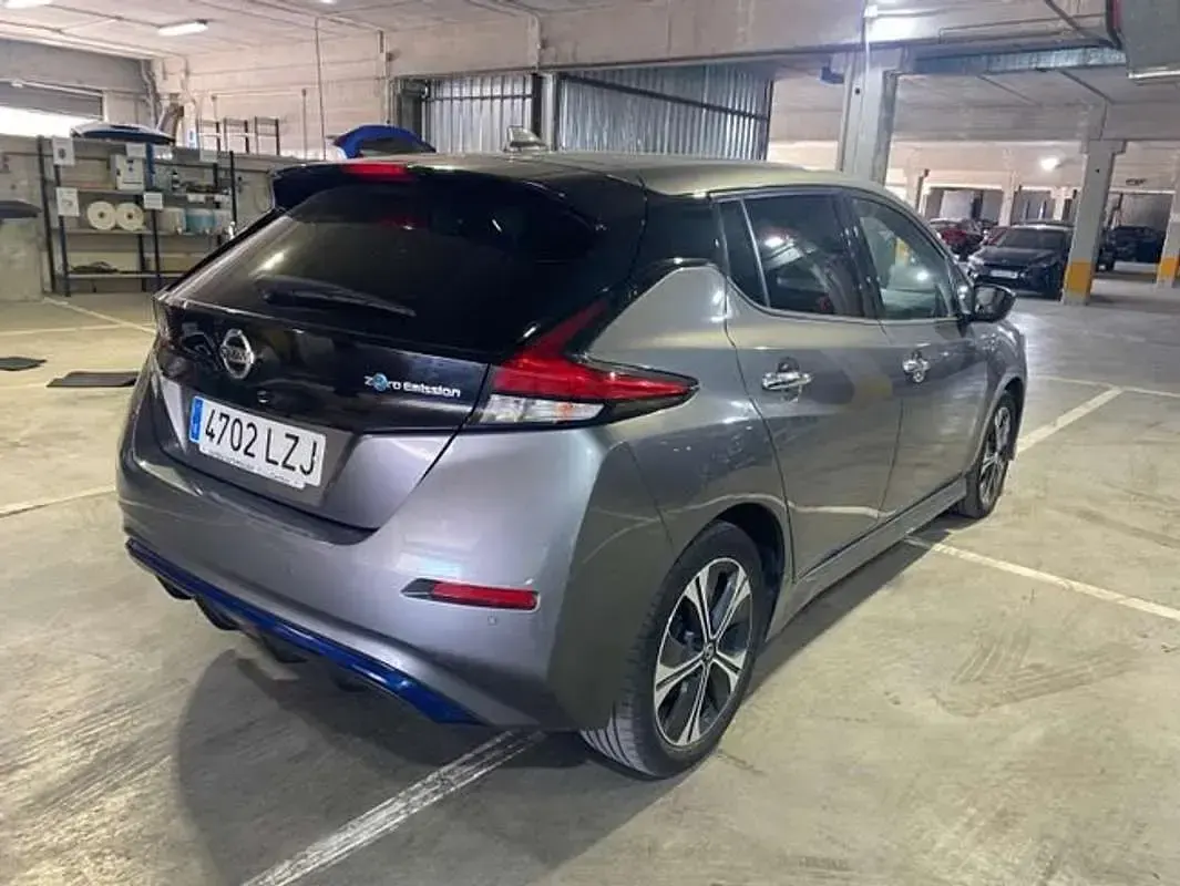 Usado Nissan Leaf N-Connecta 110 kW (150 CV) 2022 Gris Utilitario