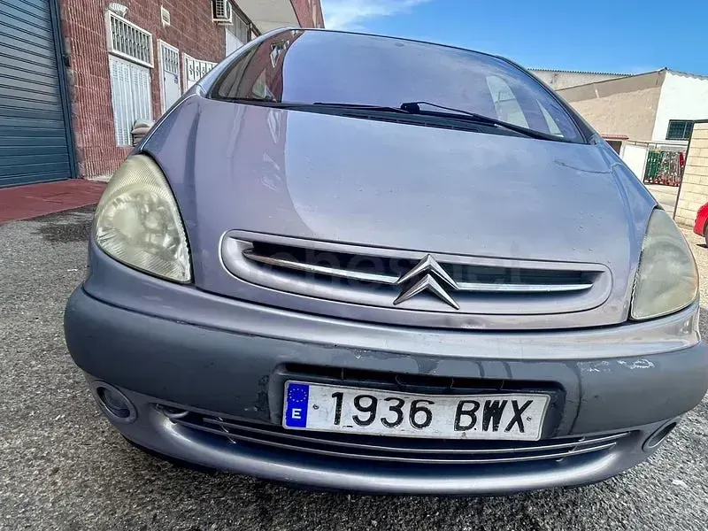 Usado Citroën Xsara Picasso 90 CV (66 kW) 2002 Gris / plata Monovolumen
