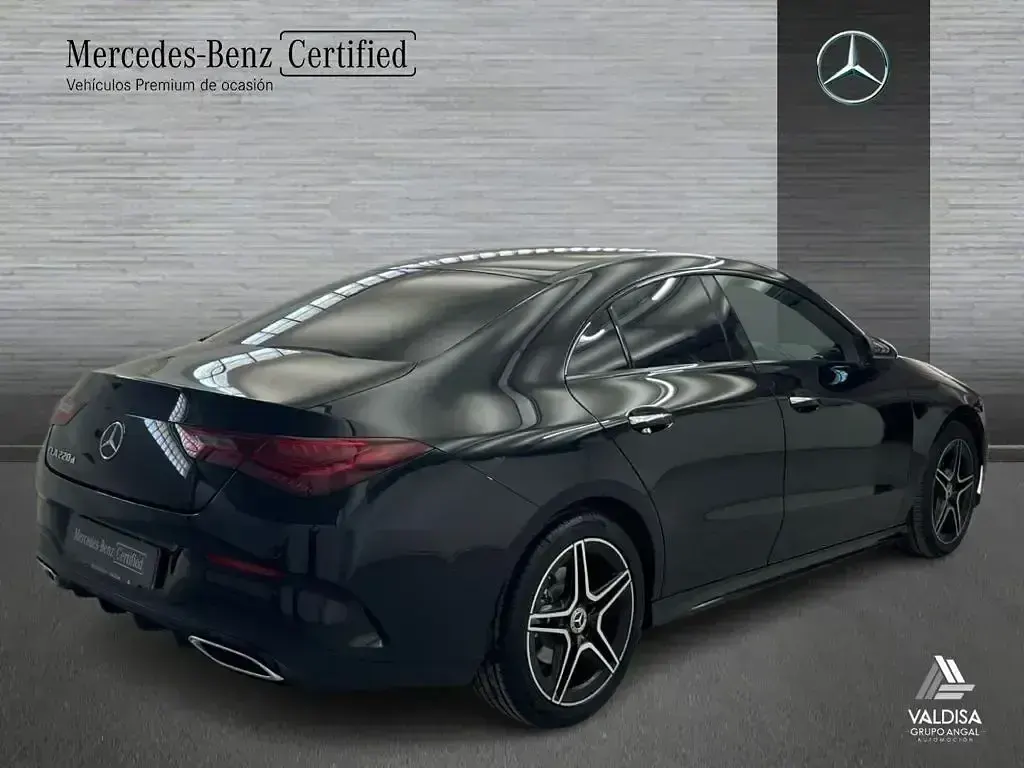 Usado Mercedes CLA220 AMG line 190 CV (139 kW) 2025 Negro Berlina