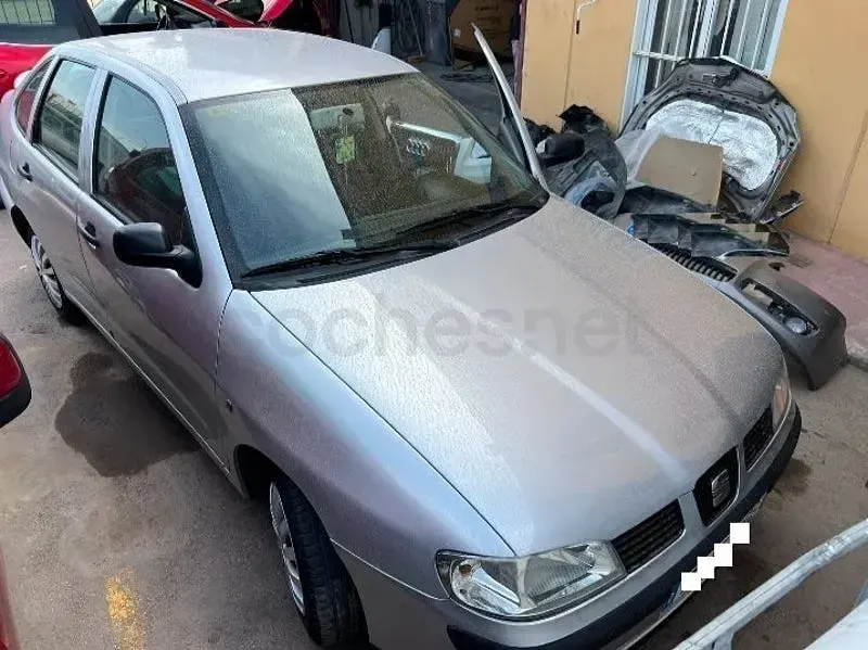 Usado Seat Cordoba Stella 68 CV (50 kW) 2001 Gris / plata Familiar