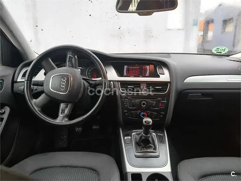 Usado Audi A4 160 CV (117 kW) 2010 Rojo Familiar