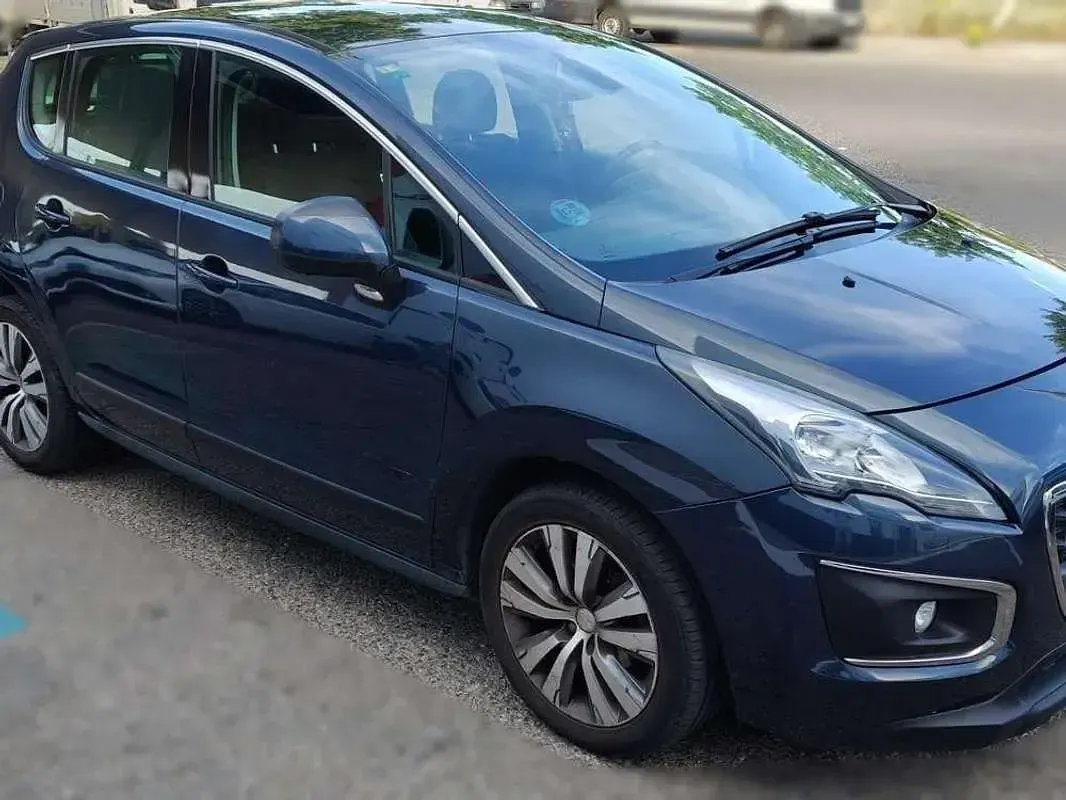Usado Peugeot 3008 Active 120 CV (88 kW) 2014 Azul Familiar