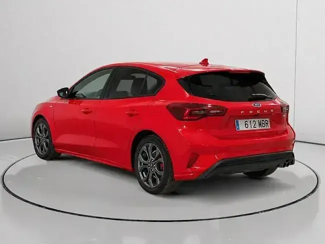 Begagnad Ford Focus ST-Line 125 HK (91 kW) 2022 Röd Sedan