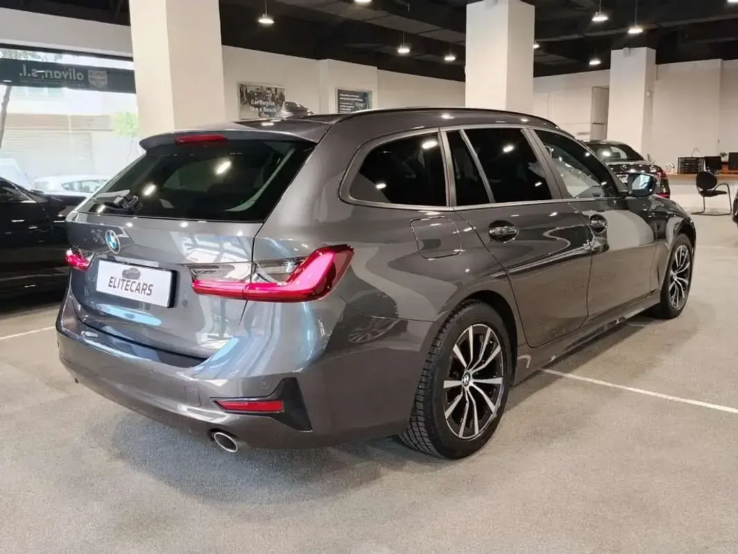 Usado BMW 318 Comfort Edition 150 CV (110 kW) 2022 Gris Familiar